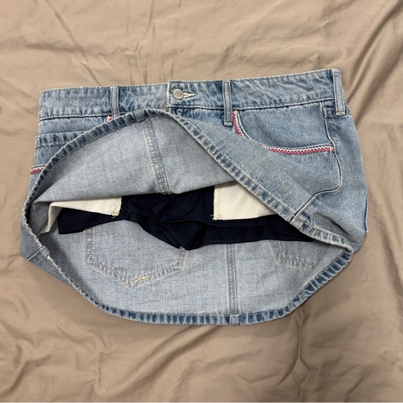 Hollister Low-Rise Denim Mini Skort - Picture 3 of 4